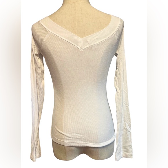 Urban Outfitters BDG Shannen Slinky V-Neck Long Sleeve T-Shirt White - Picture 7 of 7